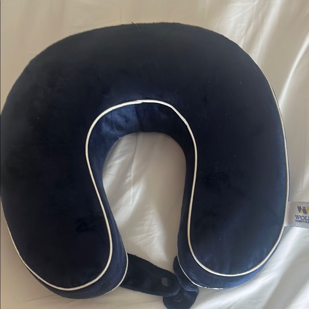 Wolf Travel Neck Pillow - Navy